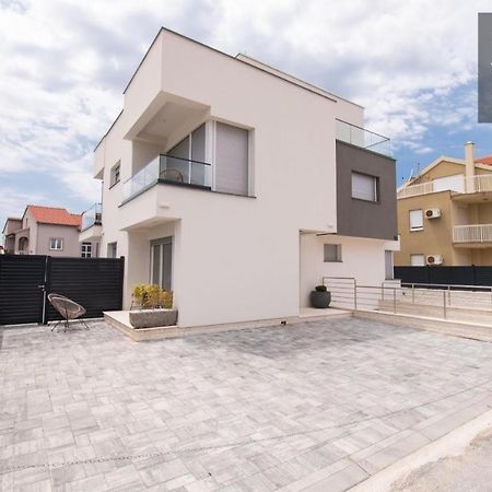 Villa Ljubas Srima Exteriör bild